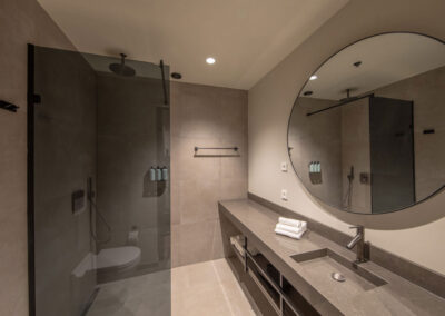 HG double bed bath room